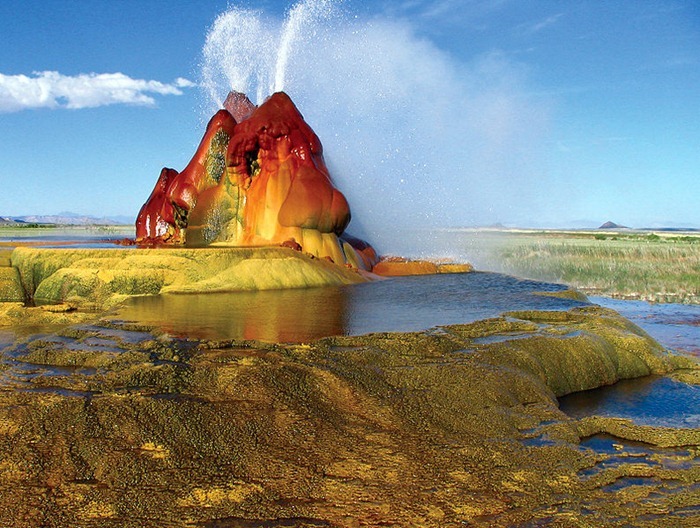 Fly Geyser A Man Made Geyser in Nevada Amusing